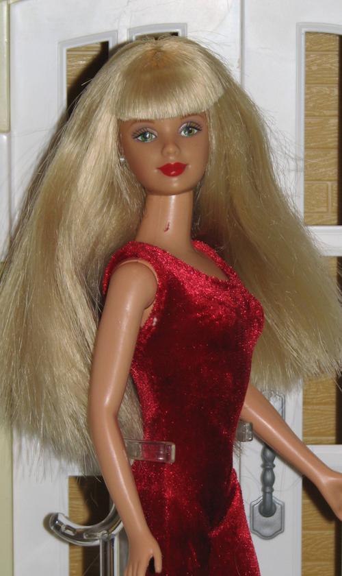 Barbie - Very Velvet Barbie doll made by Mattel was sold for R126.00 on