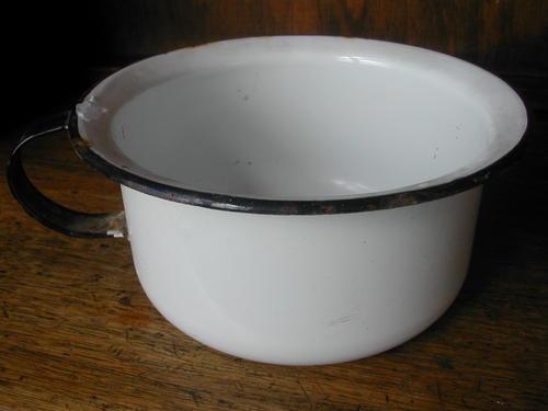 Africana VINTAGE ENAMEL CHAMBER POT Was Sold For R60 00 On 24 Jan At