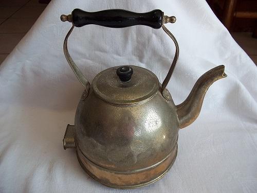 Electric kettle with cable flex and Bakelite plug made by Creda