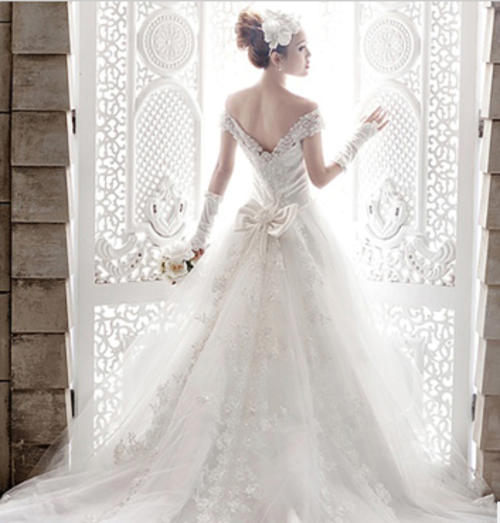 long tail wedding gown