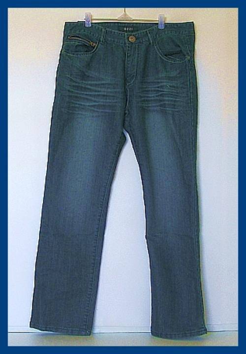 Pants MENS DARK BLUE UZZI JEANS SIZE 34 was sold for R162.00 on 17