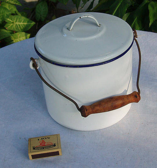 Enamelware NICE CZECHOSLOVAKIAN MADE VINTAGE ENAMEL BUCKET WOOD