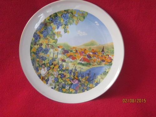 South African Porcelain - Constantia Fine China Wall Plate - Grape 