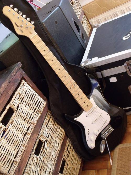 Electric Behringer electric guitar was sold for R680.00 on 1 Aug at