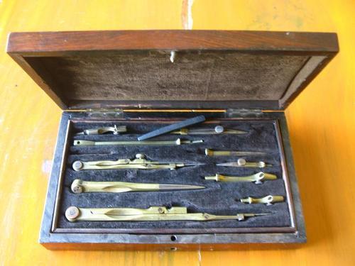 Other Scientific Instruments - ANTIQUE BRASS DRAFTING SET IN WOODEN