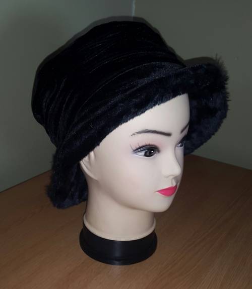 Black Velvet Ladies Hat * Woolworths 