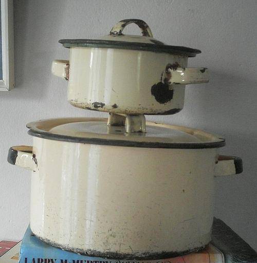 Enamelware OLD ENAMEL POTS was sold for R50.00 on 7 Apr at 2101 by