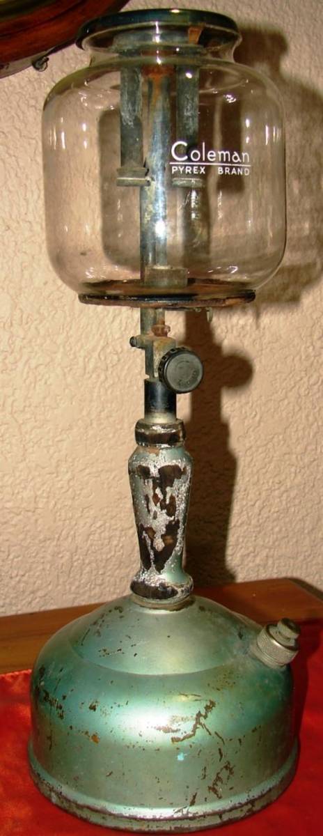 Lamps & Lanterns - Antique Coleman no 158 kerosene lamp with glass