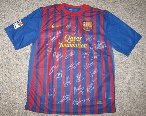 Soccer - 2011-12 FC Barcelona team signed Messi shirt with ...