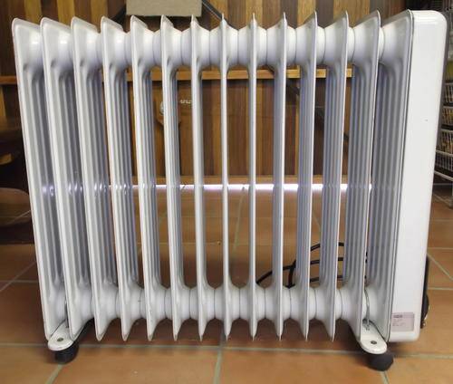 Heaters - 14 FIN OIL HEATER - DE LONGHI was sold for R400.00 on 26 Apr at  13:16 by NickyP in Johannesburg (ID:96176019)