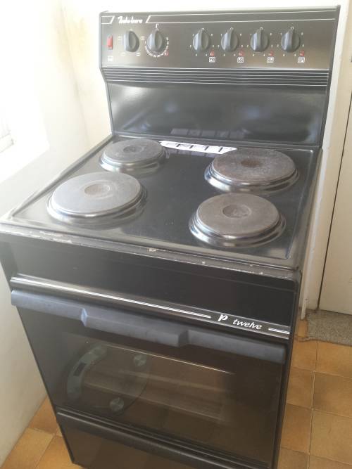 Hobs, Stoves & Ovens 4 plate Fuchsware with Oven COLLECTION ONLY was