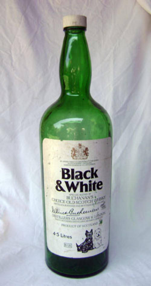 Bottles Black & White Whiskey Bottle Large 4.5 liter was sold for
