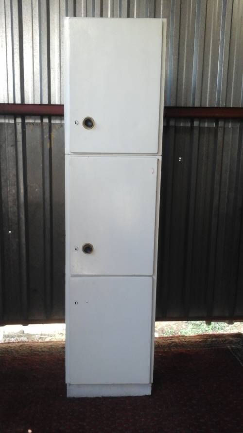 INCREDIBLE VINTAGE STEEL GROCERY CUPBOARD. WOULD MAKE A GREAT RESTORATION PROJECT