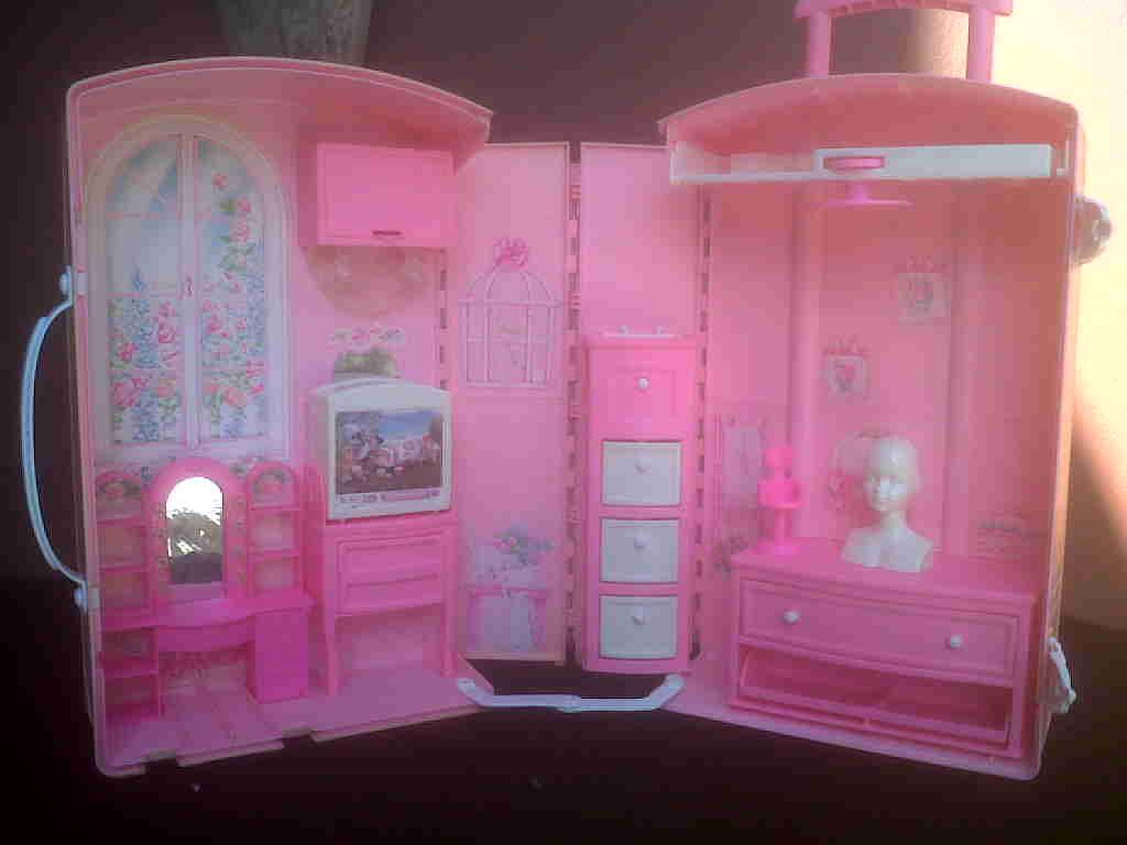 barbie suitcase house