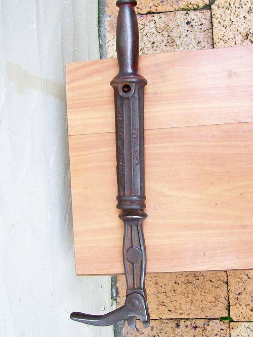 Tools Vintage Nail Puller was listed for R150.00 on 3 Aug at 1931 by