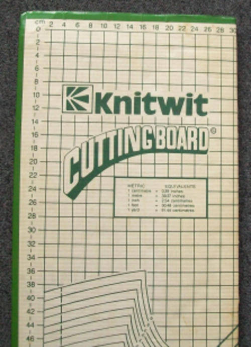 Boards & Looms KNITWIT CUTTING BOARD was sold for R15.00 on 23 Oct at