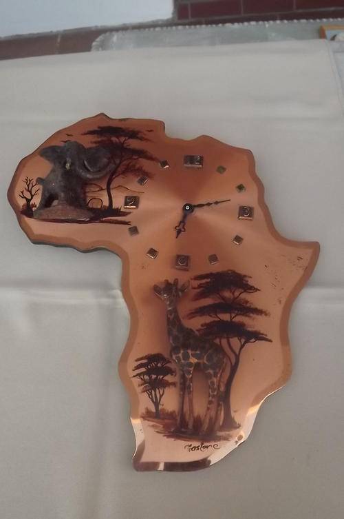 Cuckoo & Wall Clocks Africa Copperplate Wall clock was sold for R55.00 on 9 Oct at 1901 by