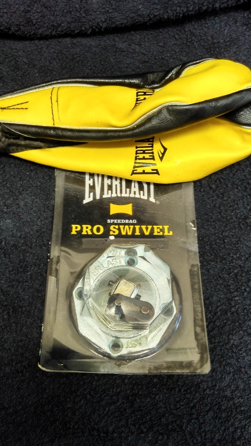 Bags - EVERLAST SPEED BAG (MEDIUM) + POWER SWIVEL COMBO was sold for R499.00 on 20 Apr at 17:31 ...