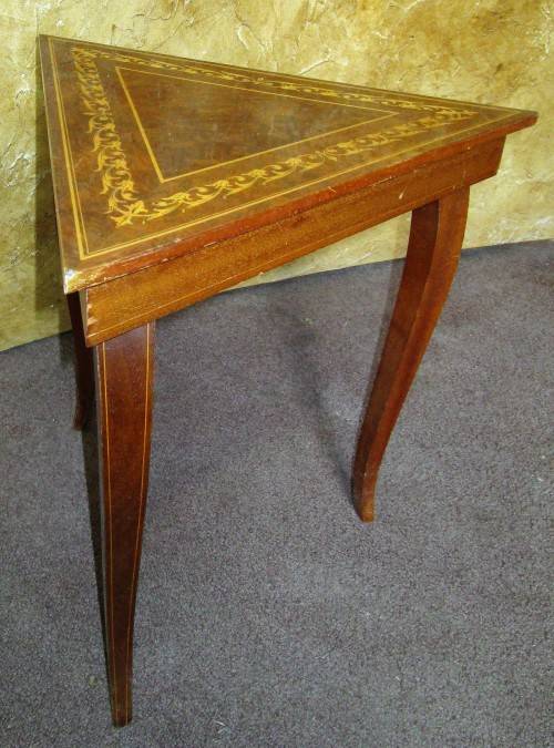 Tables A Vintage Reuge Musical Triangle Tables in Italian