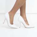 White glitter pointy court shoe on a mid heel melia