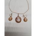 An antique 9ct gold mounted shell Cameo pendant and earring set