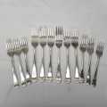 A lovely collection of 12x vintage EPNS silver plated dinner and starter forks