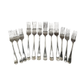 A lovely collection of 12x vintage EPNS silver plated dinner and starter forks