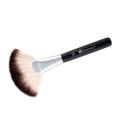 BH Cosmetics Brush 16 - Deluxe Fan Brush