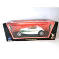 1:18 FORD CONVERTIBLE COUPE 1933 WHITE DIECAST