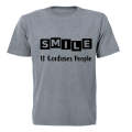 SMILE - it confuses people! - Kids T-Shirt
