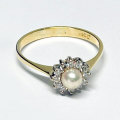 Diamond And Pearl Ring 18 Carat Gold