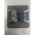 PlayStation 4 incl. 2 controllers