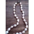 Pink Freshwater Pearl Necklace. New. Knotted. Lenght 43cm.