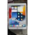 iPad Air 2 32GB wifi Only Silver (Cracked Touch){Pre Owned}