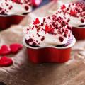 100 Pcs Valentine Red Heart Shaped Cake Pan Cupcake Cups with Lids