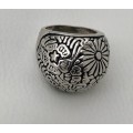 Ring - Silver Tone Chunky Dome Shape With Flower Pattern #ML271