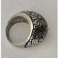 Ring - Silver Tone Chunky Dome Shape With Flower Pattern #ML271