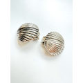 Earrings - Vintage Round Shell Design Silver Tone Clip Ons ML1955