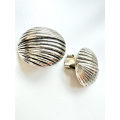 Earrings - Vintage Round Shell Design Silver Tone Clip Ons ML1955