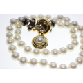 Necklace - Vintage White Faux Pearl Necklace with Centre Gold Tone Pendant - ML2422