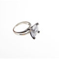 Ring - Silver Tone Solitaire Design with Split Band. Large Clear Stone in Claws - ML2528
