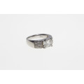 Ring - Vintage 925 Silver Ring with Centre Square Diamante and Surrounding Diamantes - ML2254