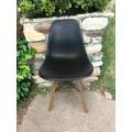 Smte-plastic chair with wooden Leg set of 1 + SMTE Keychain  Black