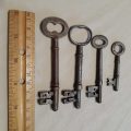 Antique keys - 4 old vintage and antique keys - 7 to 11 cms