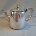 Silver plate 3,5 cup sturdy Elkington "hotel ware" tea pot approx 3.5 cups
