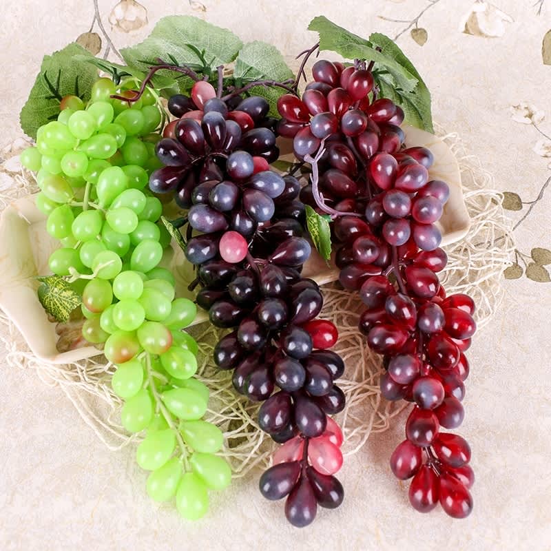 2 Bunches 110 Red Grapes Simulation Fruit Simulation Grapes PVC with Cream Grape Shoot Props