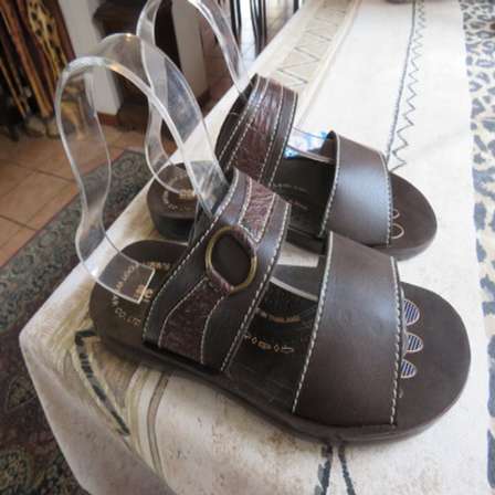 Sandals Pair Of Dark Brown Aerosoft Original Comfort Sandals Size 39 5 5 Made In Thailand New Was Listed For R110 00 On 22 Apr At 14 31 By Trendyvintage191 In Oudtshoorn Id 463916834