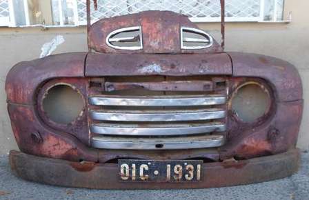 Road - VINTAGE CAR FRONT END ( GREAT FOR WALL DECOR) was listed for R4