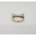 925 Sterling Silver Ring weight 7.6g size Q as per photo