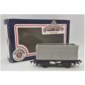 Bachmann 9 Plank wagon undecorated 00 Gauge in box as per photo